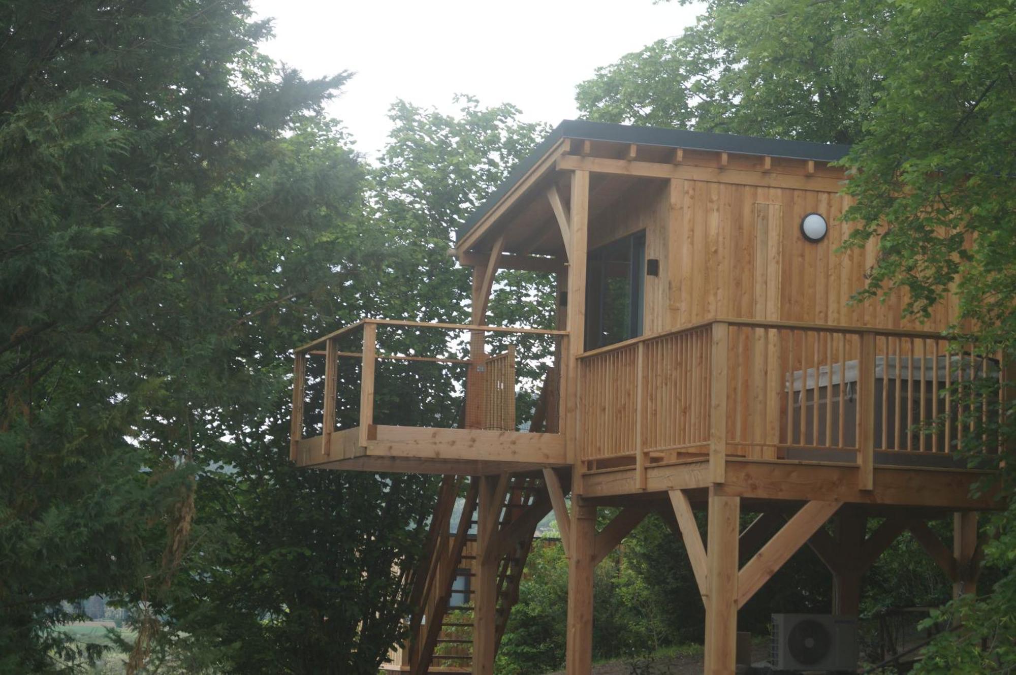 Lodges Arverne Vic-le-Comte Exterior photo
