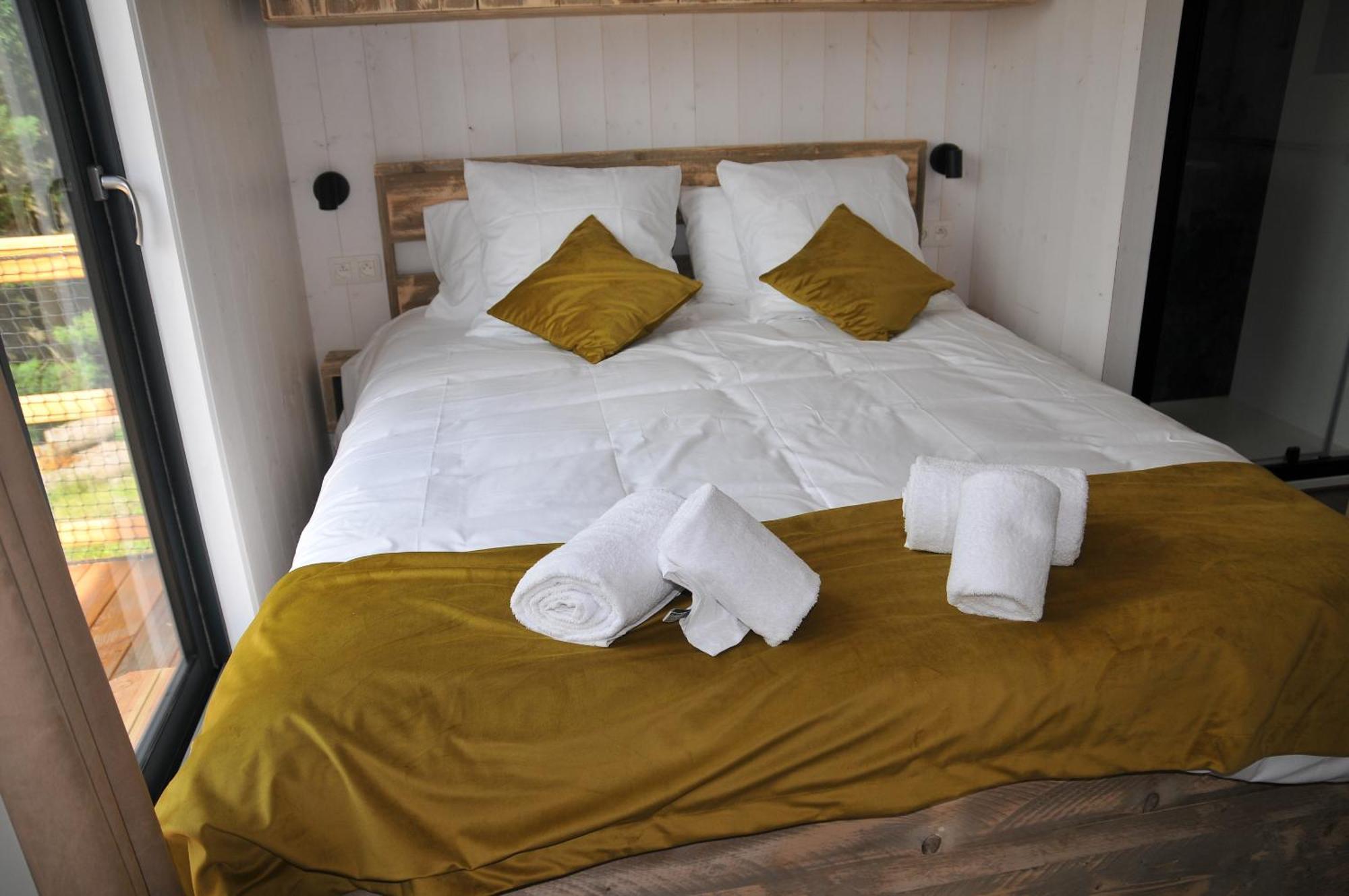Lodges Arverne Vic-le-Comte Exterior photo