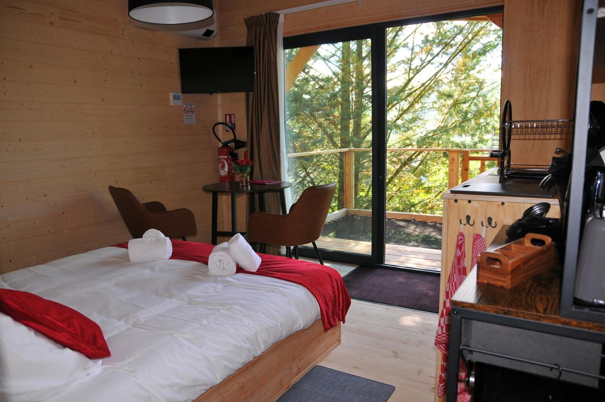 Lodges Arverne Vic-le-Comte Exterior photo